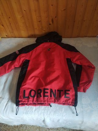 Chaqueta laboral roja y negra