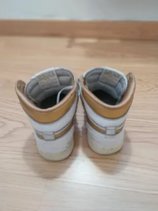 Air Jordan 1 Retro High OG Blanco Dorado