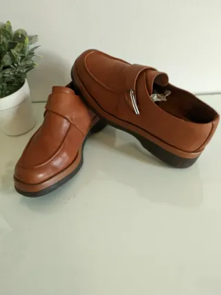 Zapatos marrones niña