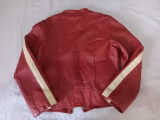 Chaqueta motera roja con rayas