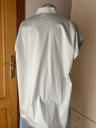 Blusa Massimo Dutti verde sin Mangas