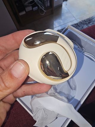 Auriculares Inalámbricos Beige y Plateado