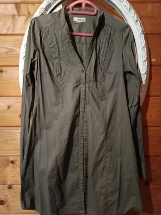 Camisa Bershka verde militar talla M