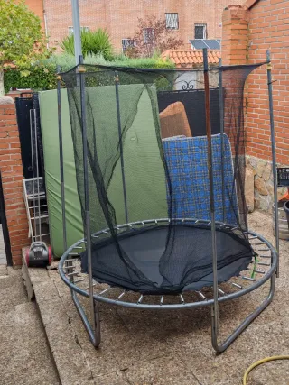 Cama elástica con red de seguridad
