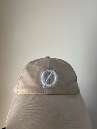 Gorra hombre beige y gris