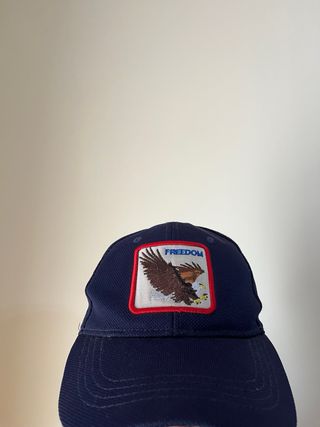 Gorra azul con parche de águila y FREEDOM