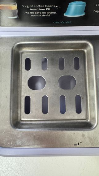 Cafetera Cecotec, como nueva. Semiautomática.