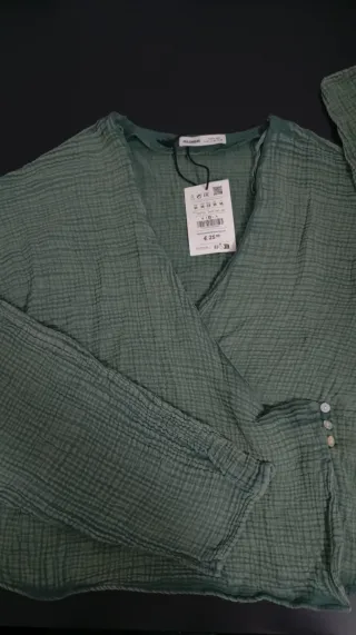 Blusa verde Pull&Bear sin estrenar Talla M