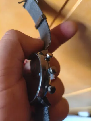 Reloj Yolako Negro con Detalles Rojos