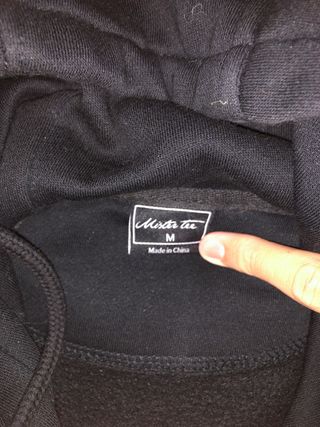 Sudadera Negra con Estampado Pray