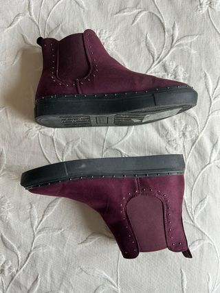 Botines tachuelas morados