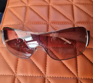 Gafas de sol plateadas y marrones