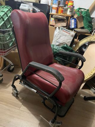 Sillón reclinable con ruedas y reposapiés