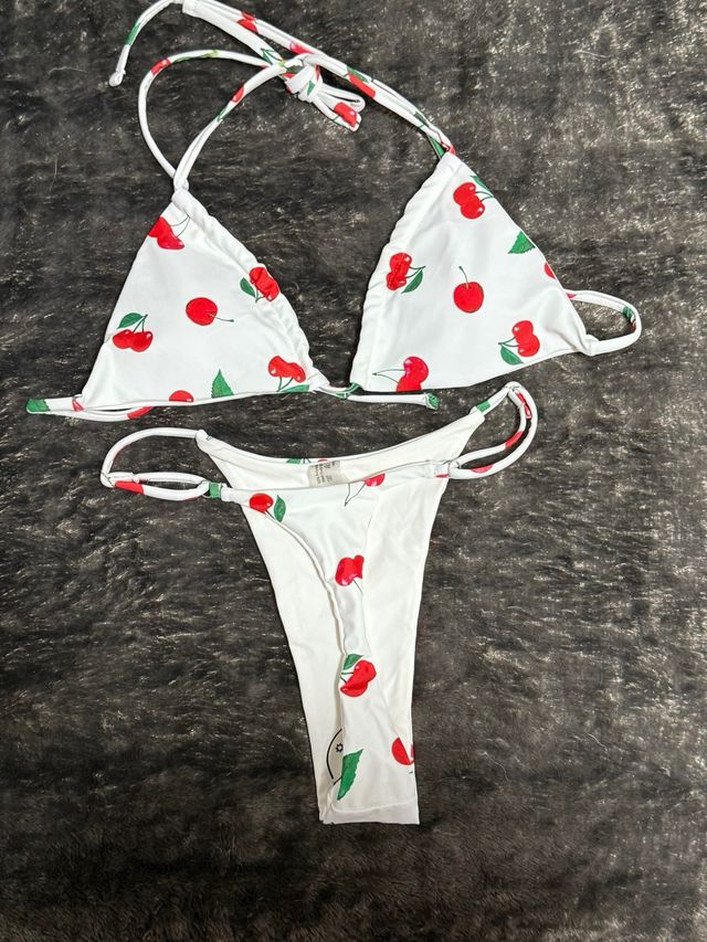 Bikini de cerezas