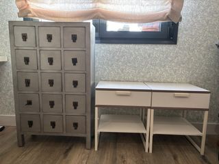 Cassettiera grigia Ikea con 15 cassetti e 2 comodini