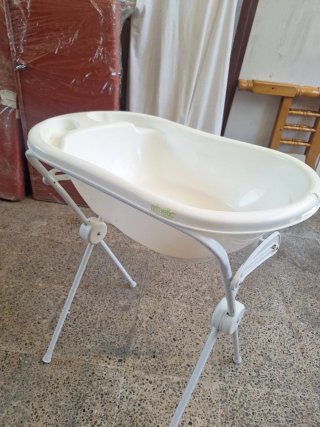 Bañera con soporte plegable y amaca baño
