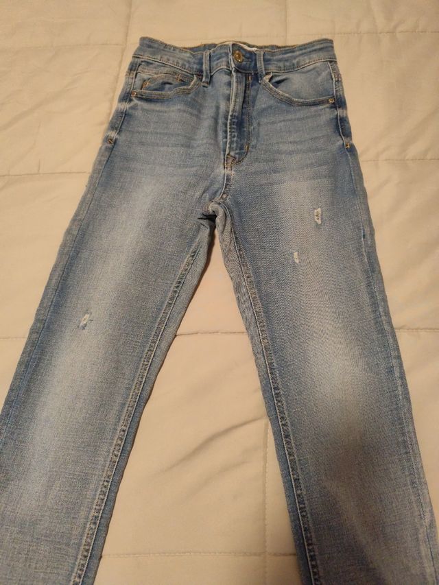 Pantalón vaquero desgastado