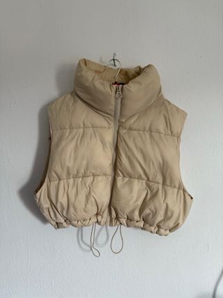 Chaleco cropped beige