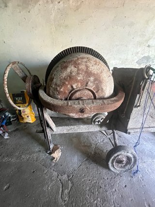 Hormigonera con  motor campeón