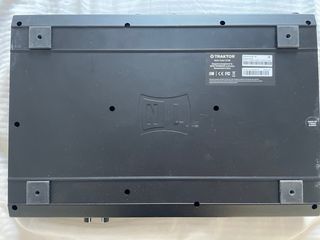 Controladora DJ Traktor S2 Mk2 Negra