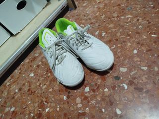 Botas de fútbol Uhlsport blancas y verdes