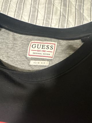 Sudadera Guess Negra Logo Triángulo