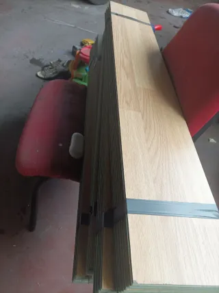 Tarima flotante madera clara
