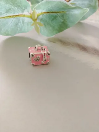 Charm maleta rosa