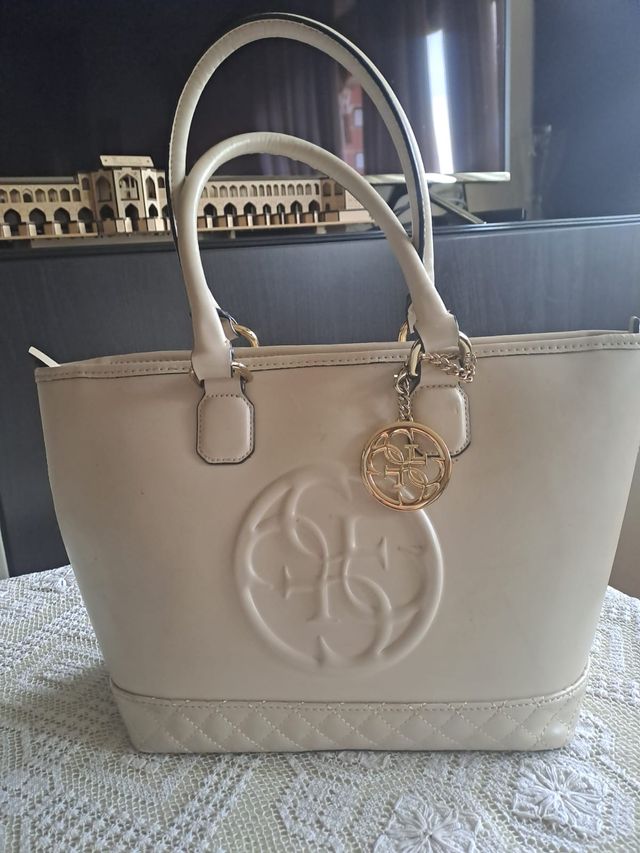 Bolso Guess Beige y Dorado