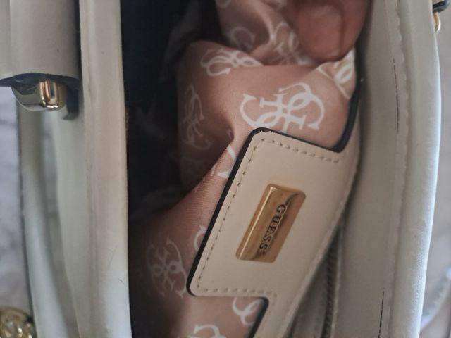 Bolso Guess Beige y Dorado