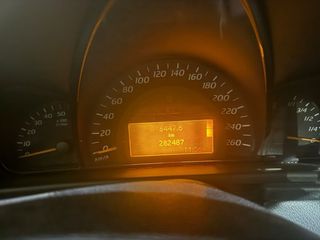 Mercedes-Benz C220 2005