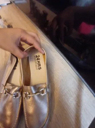 Zapatos planos dorados mujer