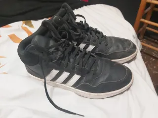 Zapatillas Adidas Negras y Blancas