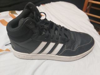 Zapatillas Adidas Negras y Blancas