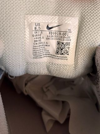 Nike Vomero 5 Gris y Blanco