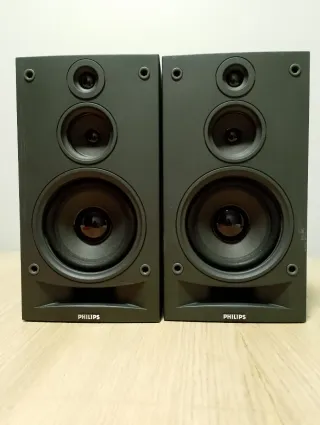 Mini Cadena Philips Negra + adaptador bluetooth.