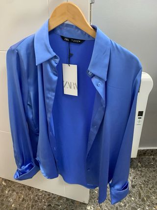 Camisa Zara satinada azul Talla M