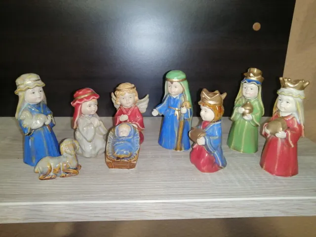 Belén de porcelana esmaltada