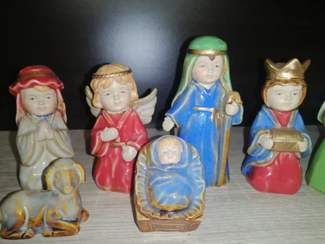 Belén de porcelana esmaltada