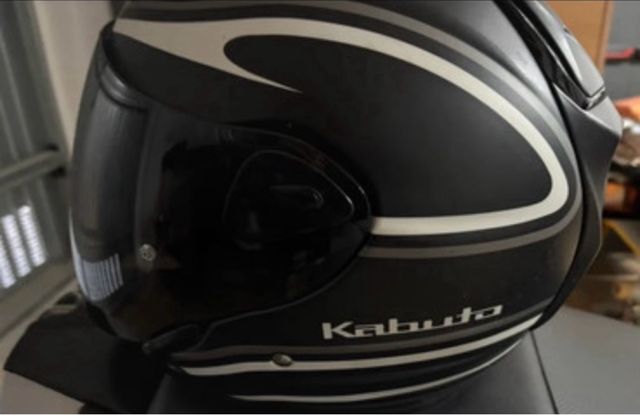 Casco Kabuto con visiera oscurata