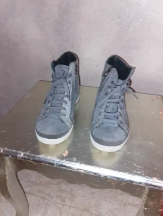 Scarpe scamosciate grigie con stella