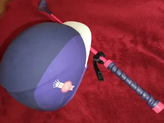 Casco y fusta equitación infantil