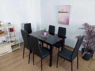 Mesa de comedor negra con 6 sillas