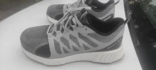 Botas de seguridad Reebok grises y negras