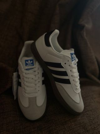 Zapatillas Adidas Blancas y Grises