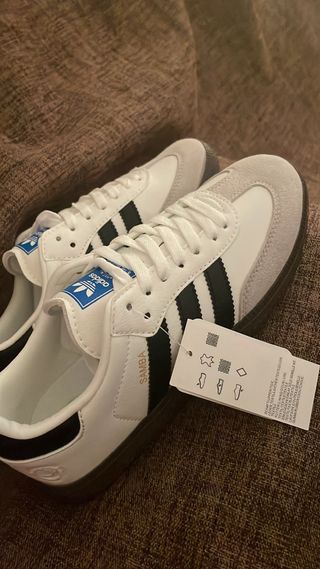 Zapatillas Adidas Blancas y Grises