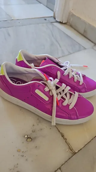 Zapatillas Adidas rosas y amarillas