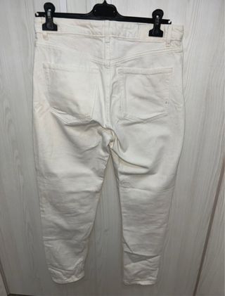 Jeans Bershka bianchi con graffiti
