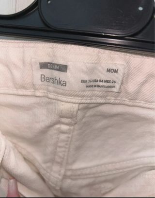 Jeans Bershka bianchi con graffiti