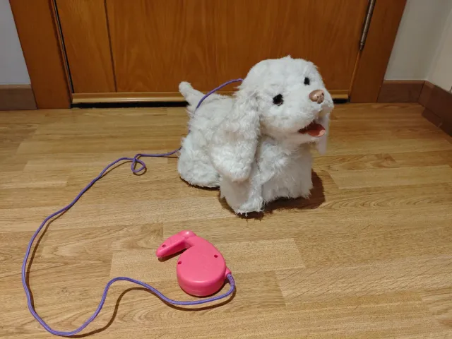 Perrito FurReal Friends con correa